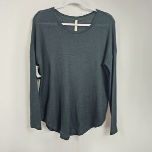 NWT Aritzia The Group By Babaton Soft Waffle Longsleeve Top in Scarab - Size S